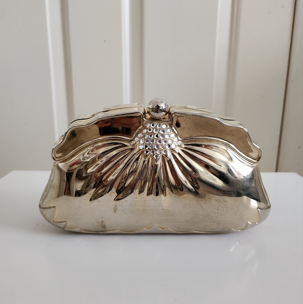 Elegant Gold Wall Decor Piece